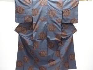 未使用品　亀甲に花唐草模様織り出し本場泥大島紬着物(5マルキ)
